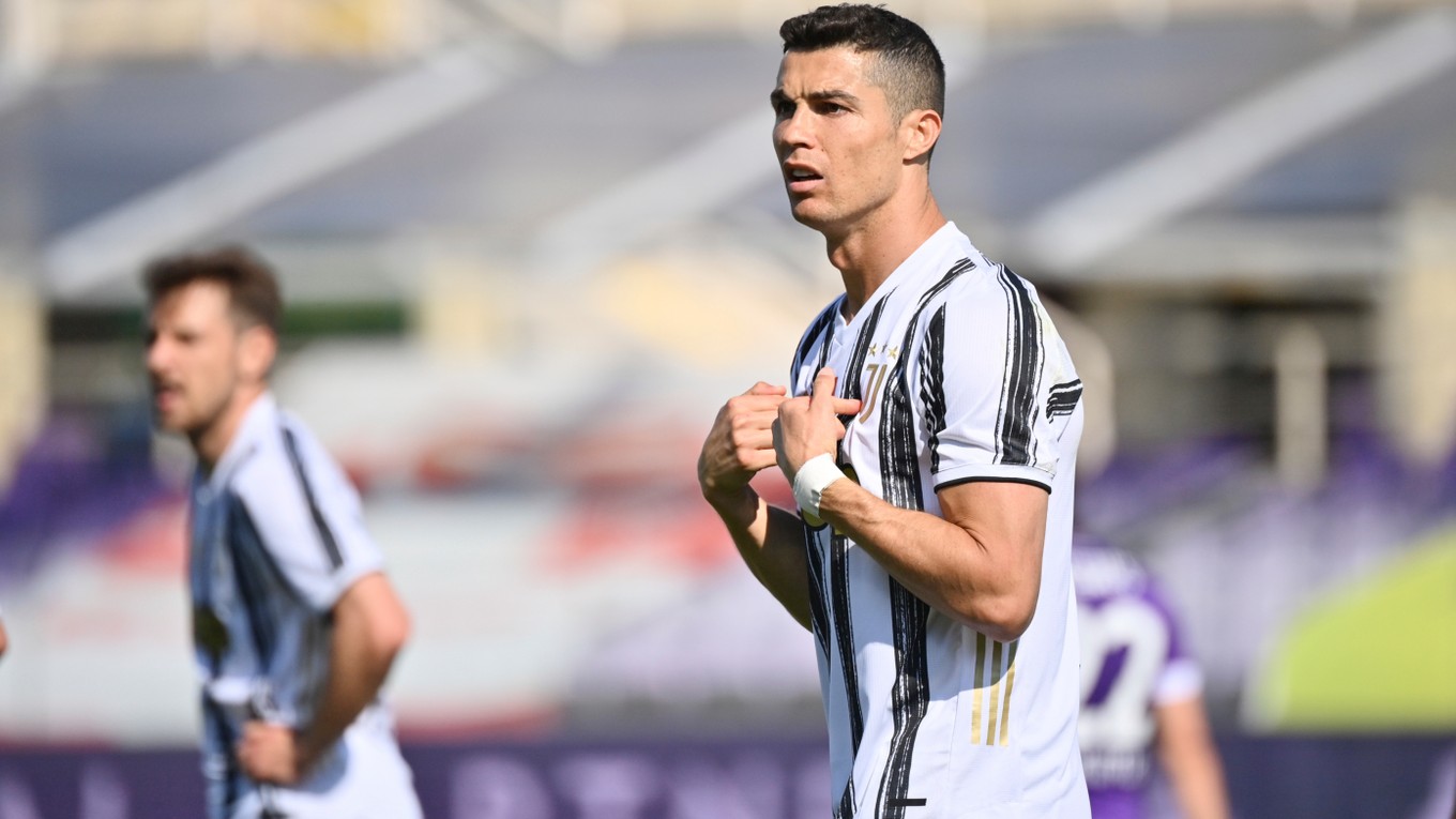 Cristiano Ronaldo vo farbách Juventusu Turín. 