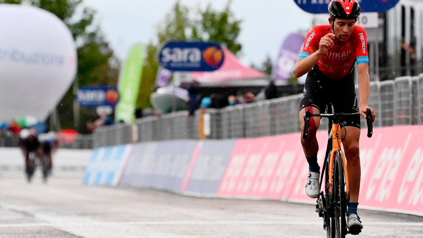 Švajčiar Gino Mäder vyhráva šiestu etapu na Giro d'Italia 2021.