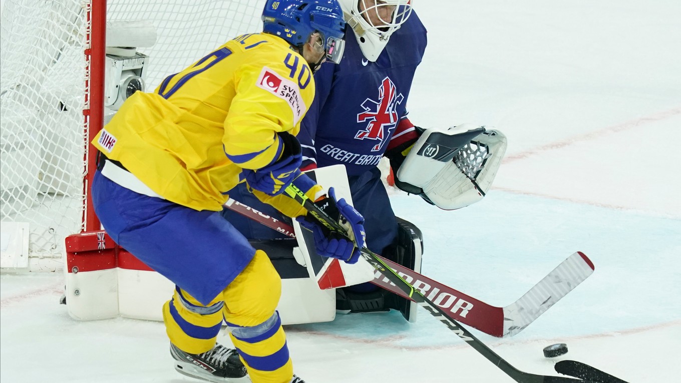Britský brankár Bowns robil čo mohol, no výhru Švédov neodvrátil.