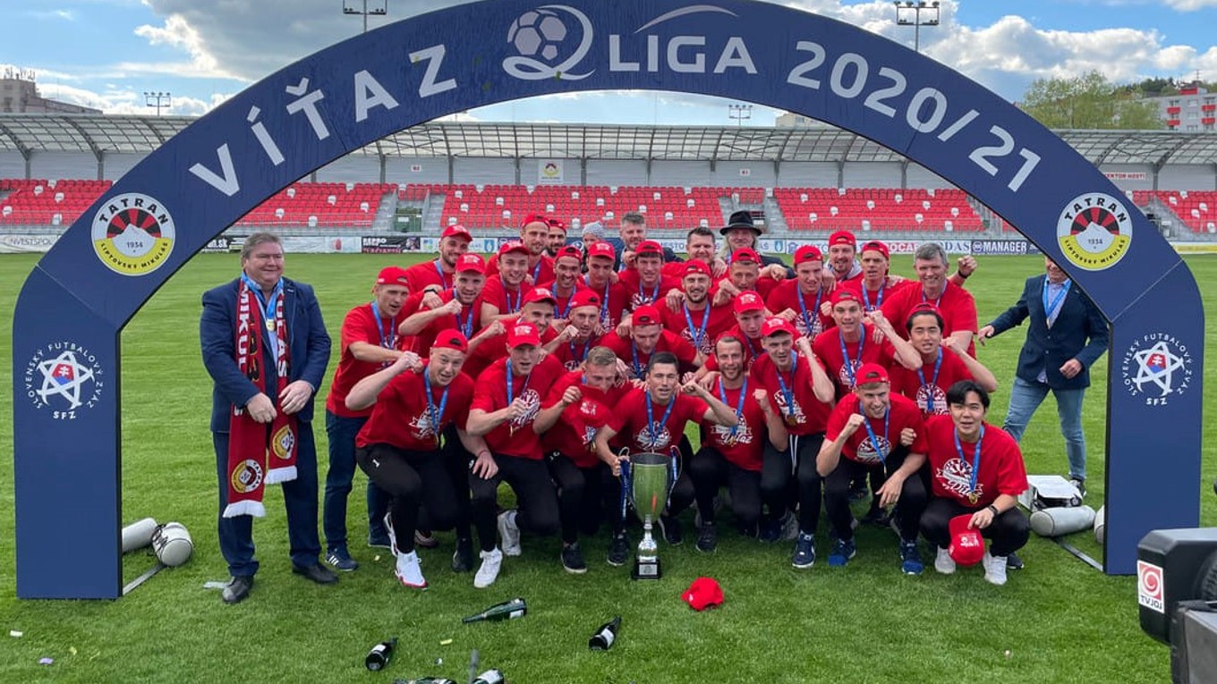 Druhú ligu prekvapujúco vyhrali futbalisti Liptovského Mikuláša. 