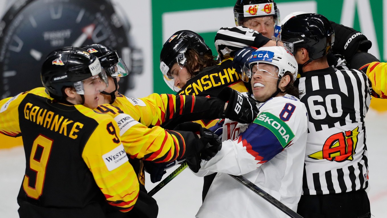 Momentka zo zápasu Nórsko - Nemecko na MS v hokeji 2021.