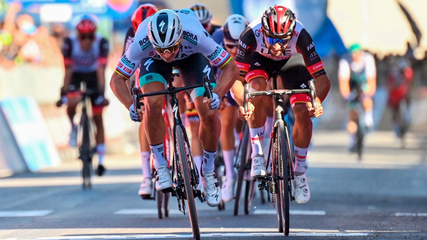 Peter Sagan (vľavo) na Giro d'Italia 2021.