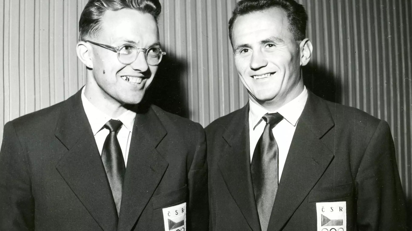 František Reich (vľavo) a kolega z dvojskifu Albert Krajmer pred OH 1956 v Melbourne.

