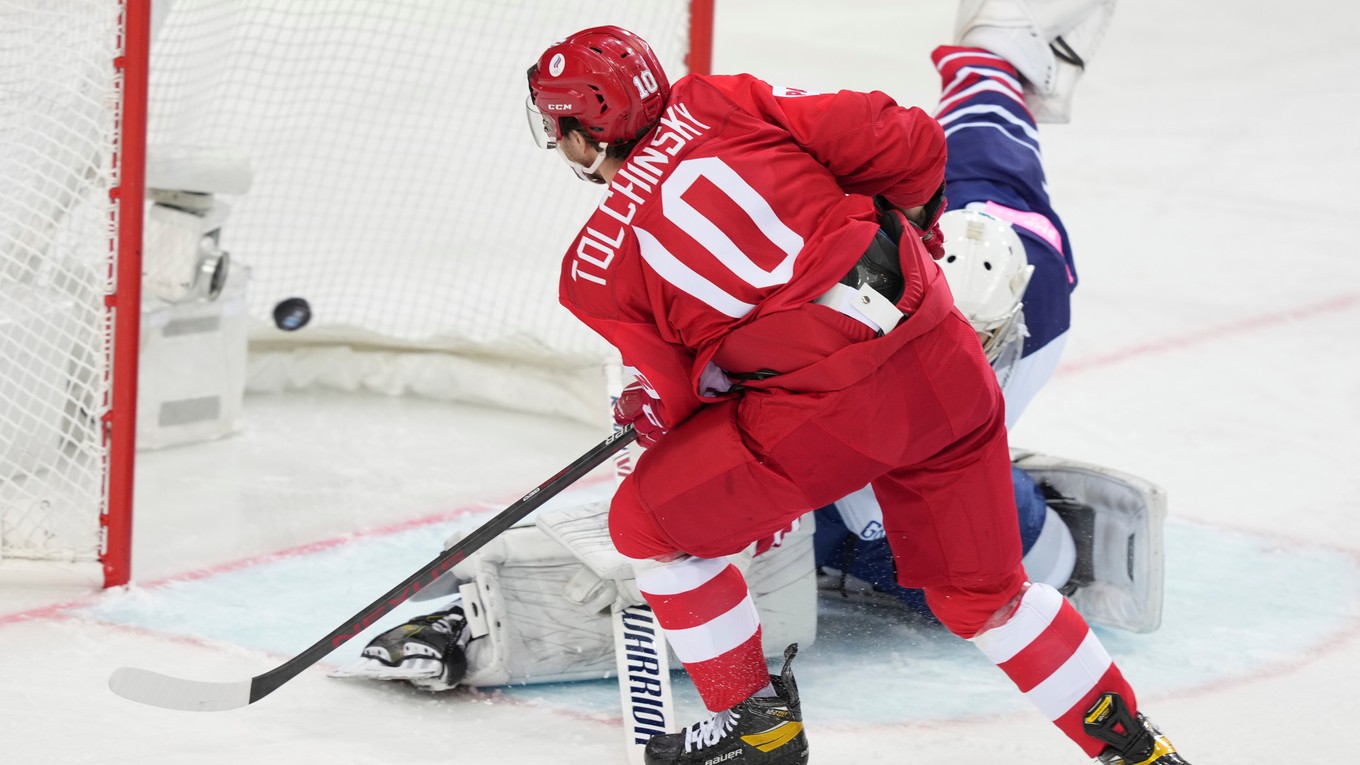 Momentka zo zápasu Veľká Británia - Rusko na MS v hokeji 2021.