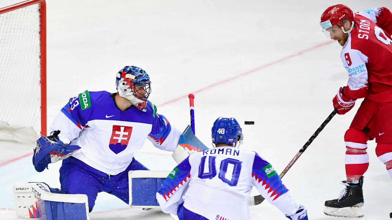 Brankár Július Hudáček v zápase Slovensko - Dánsko na MS v hokeji 2021. 