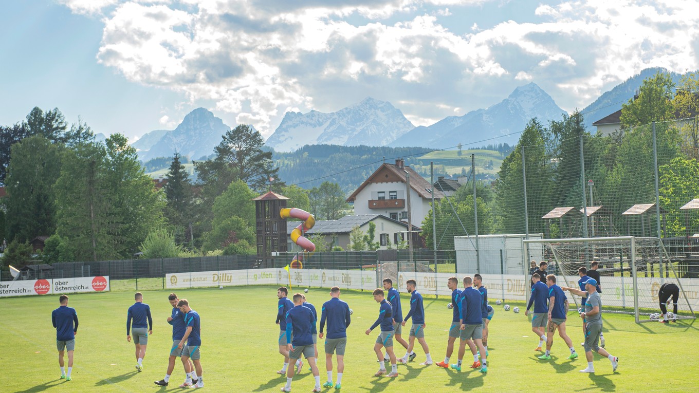 Slovenská futbalová reprezentácia počas tréningu v rakúskom Windischgarstene.