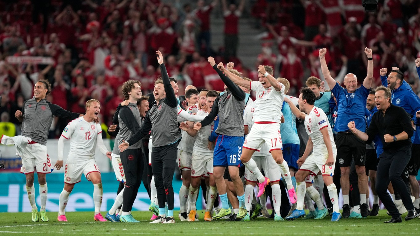 Dánsko a radosť z postupu zo skupiny na EURO 2020 / 2021.