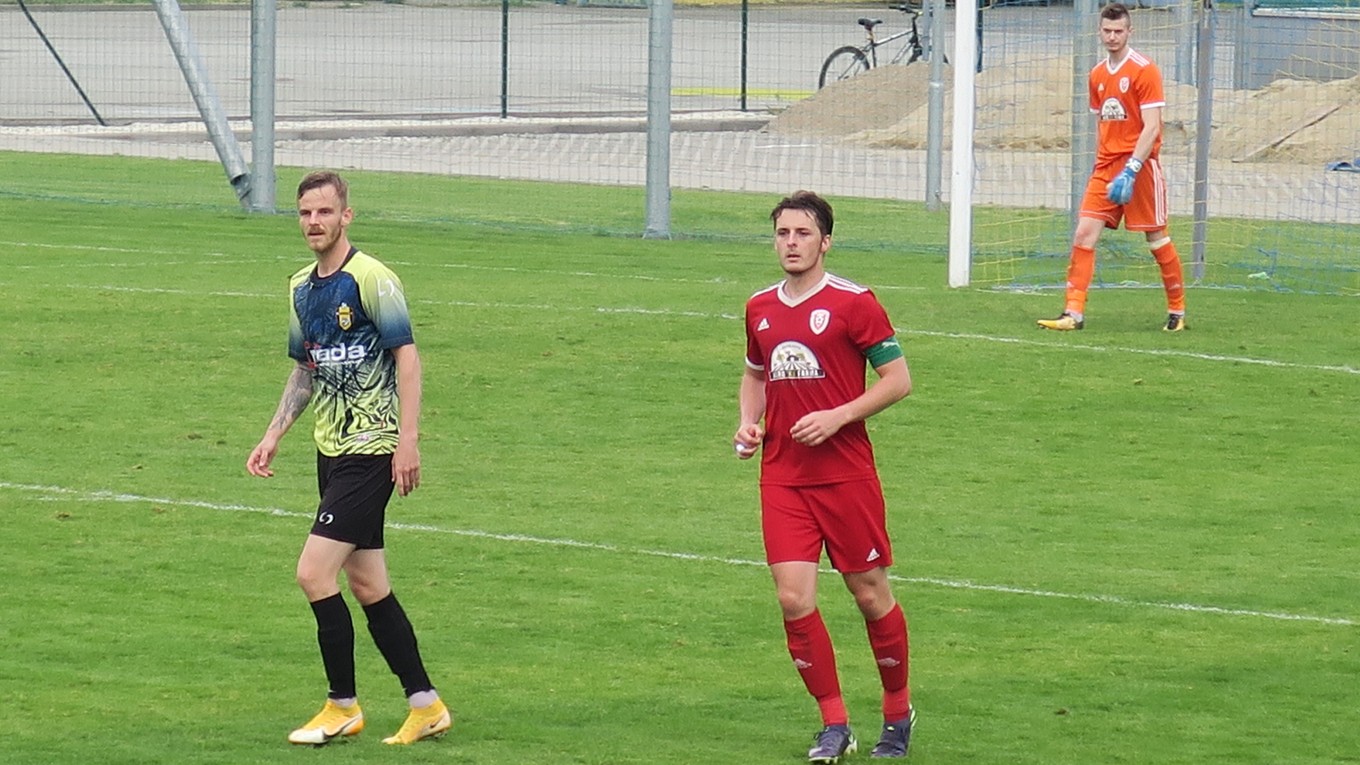 Michal Hamuľak (vľavo) je späť vo futbale. Hráva za rodné Humenné.