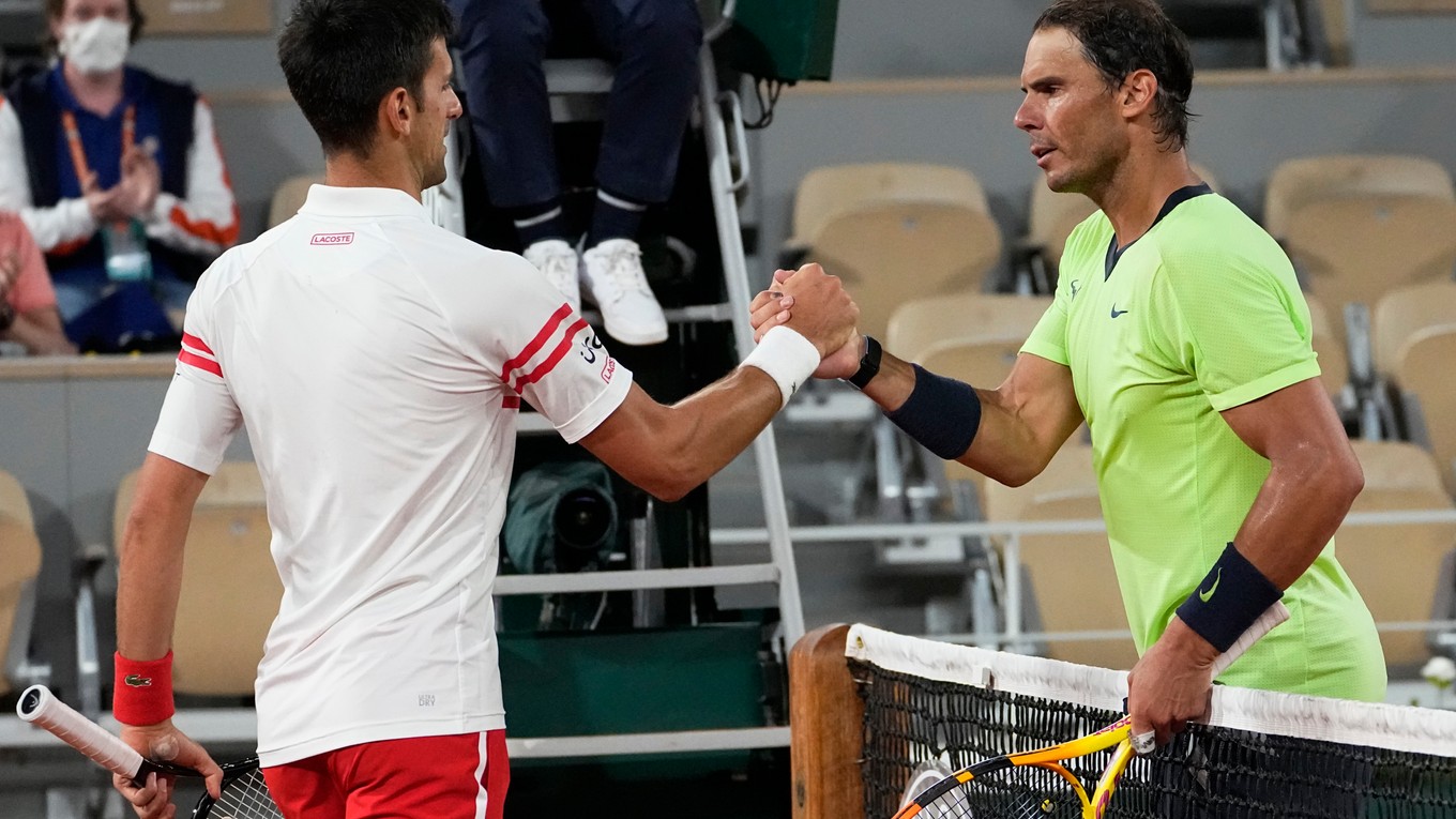 Novak Djokovič a Rafael Nadal na Roland Garros 2021.