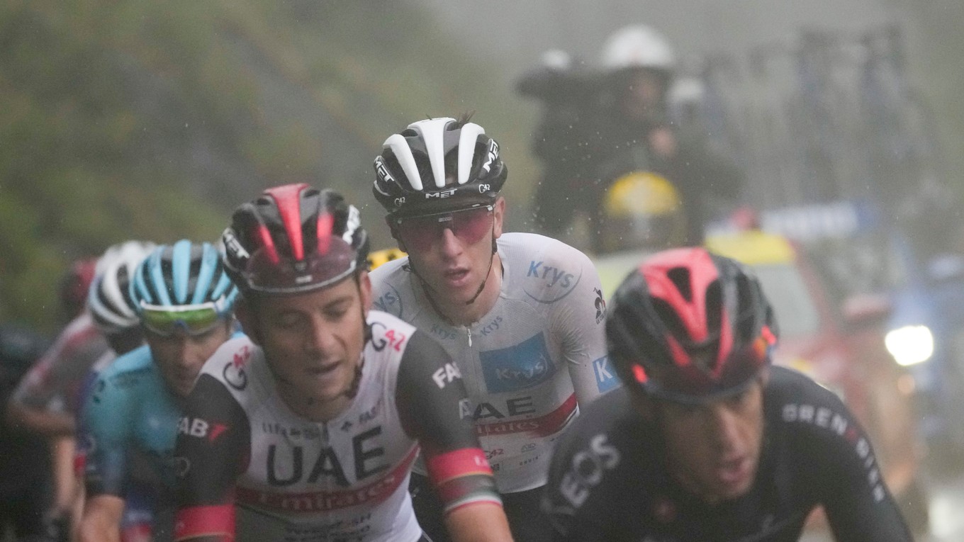 Tadej Pogačar v 8. etape na Tour de France 2021.