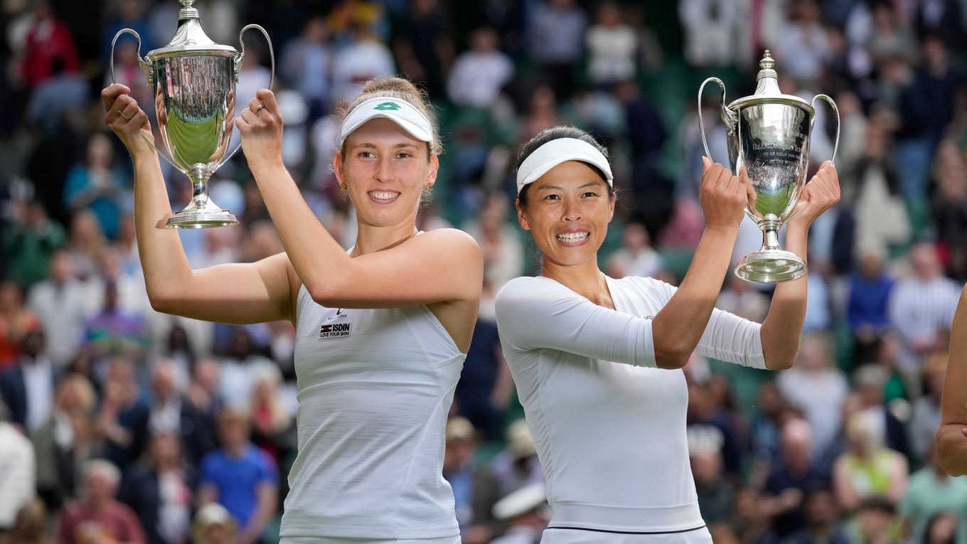 Su-Wei Hsieh a Elise Mertensová - víťazky štvorhry Wimbledonu 2021.