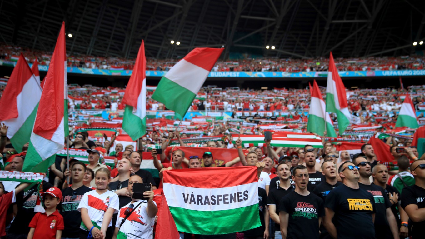 Fanúšikovia Maďarska počas EURO 2020. 