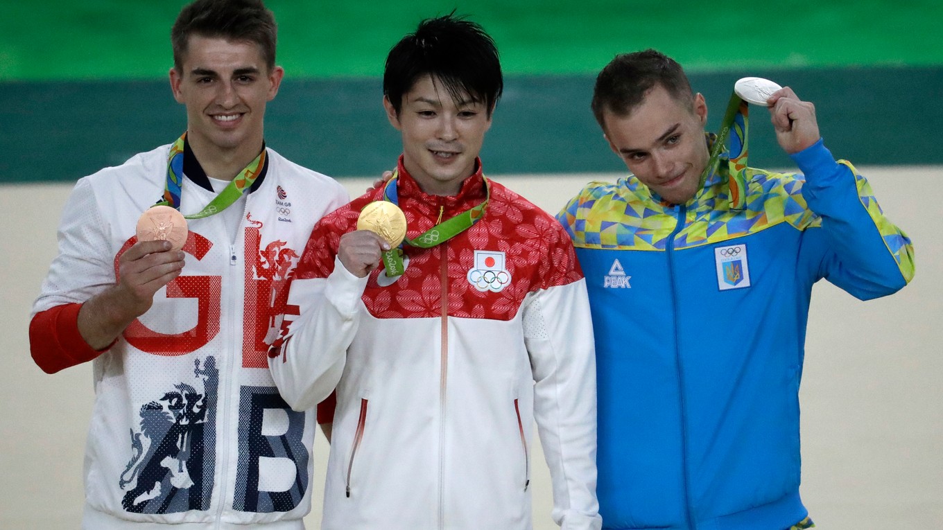 Oleg Verňajev (vpravo) sa na OH v Tokiu nepredstaví.