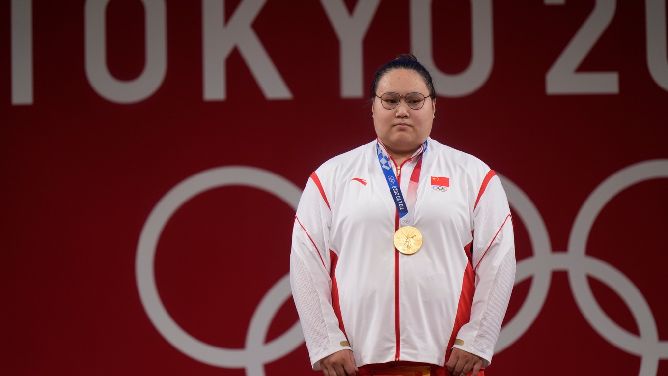 Číňanka Li Wen-wen, zlatá medailistka z OH v Tokiu 2020 / 2021 za vzpieranie v kategórii nad 87 kg.