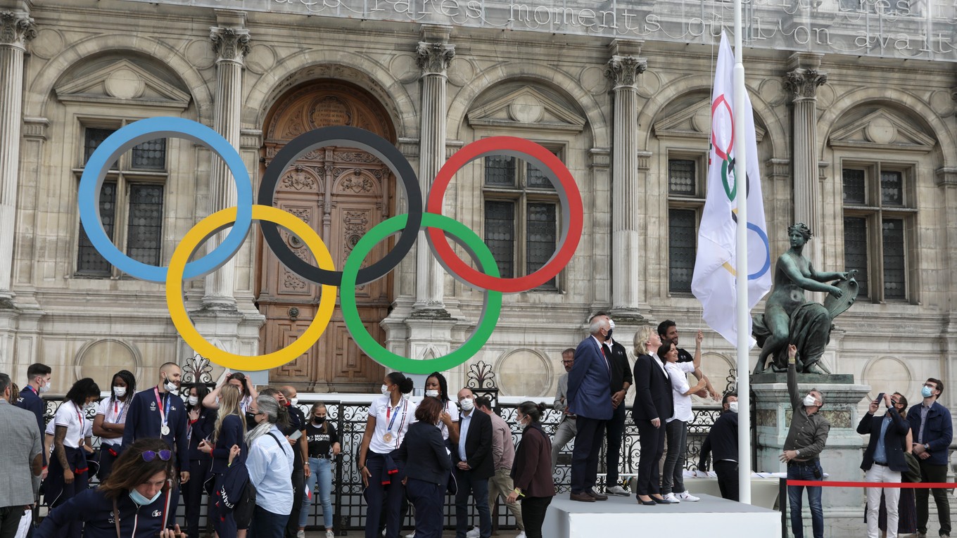 Olympijská vlajka v Paríži.