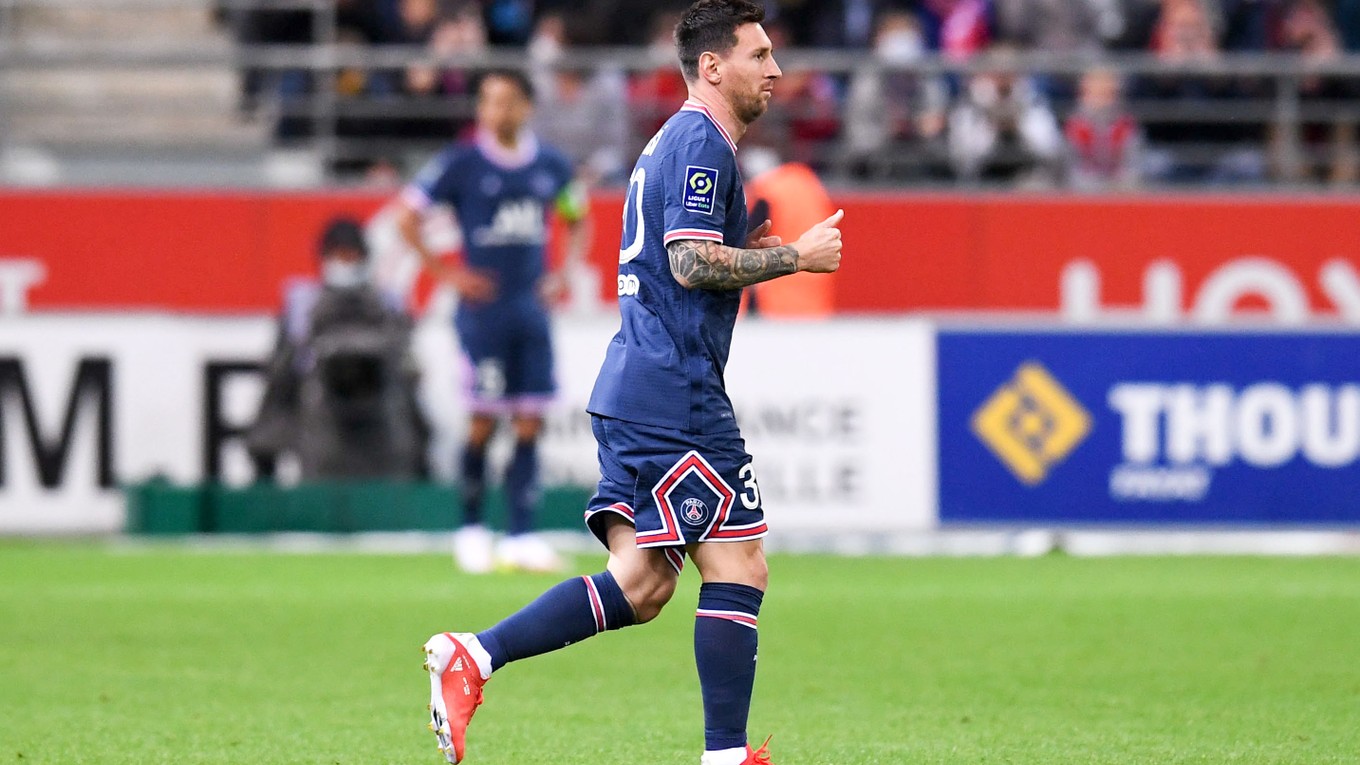 Lionel Messi počas debutu v drese Paríža St. Germain. 