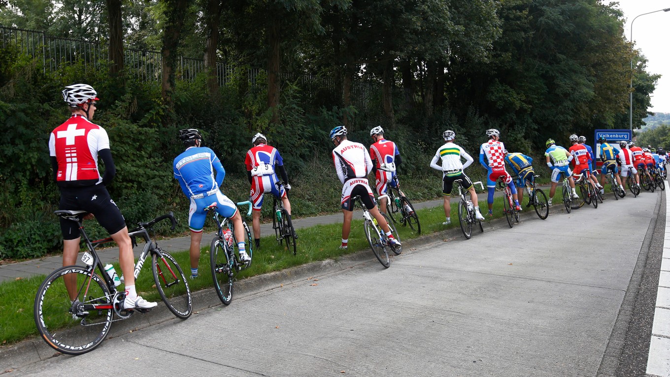 Počas šampionátu vo Flámsku budú mať cyklisti málo možností vymočiť sa.