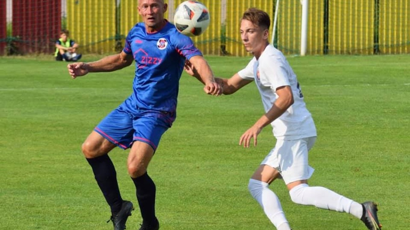 Niekdajší slovenský reprezentant Vladimír Janočko hráva momentálne za FK Krásna.