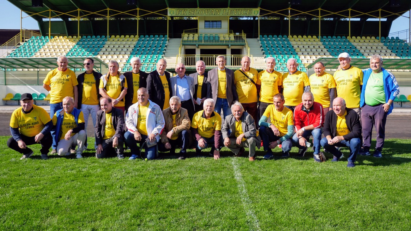 Účastníci stretnutia bývalých hráčov Levíc.