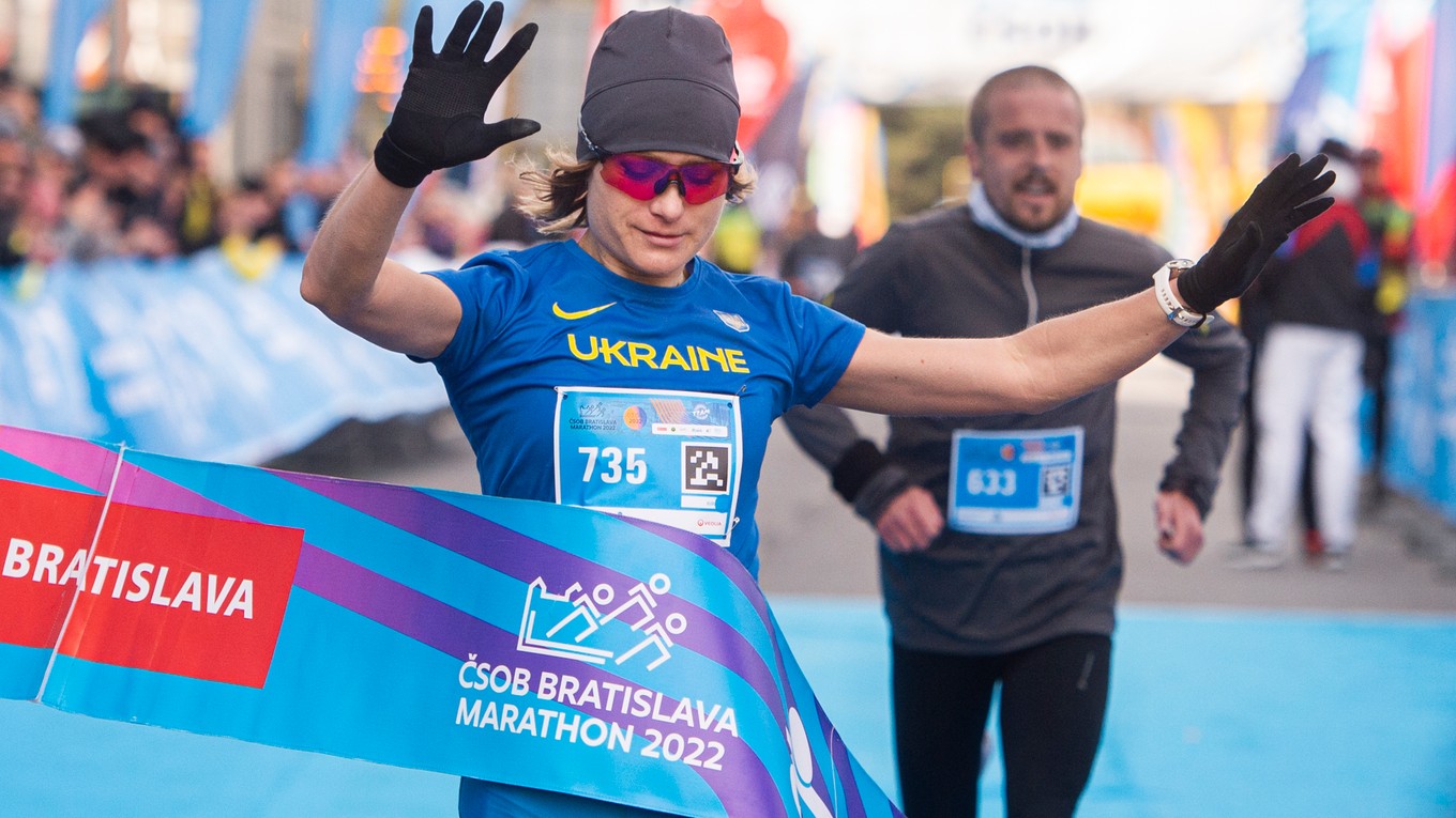 Ukrajinka Julija Tarasovová zvíťazila na ČSOB maratóne 2022.