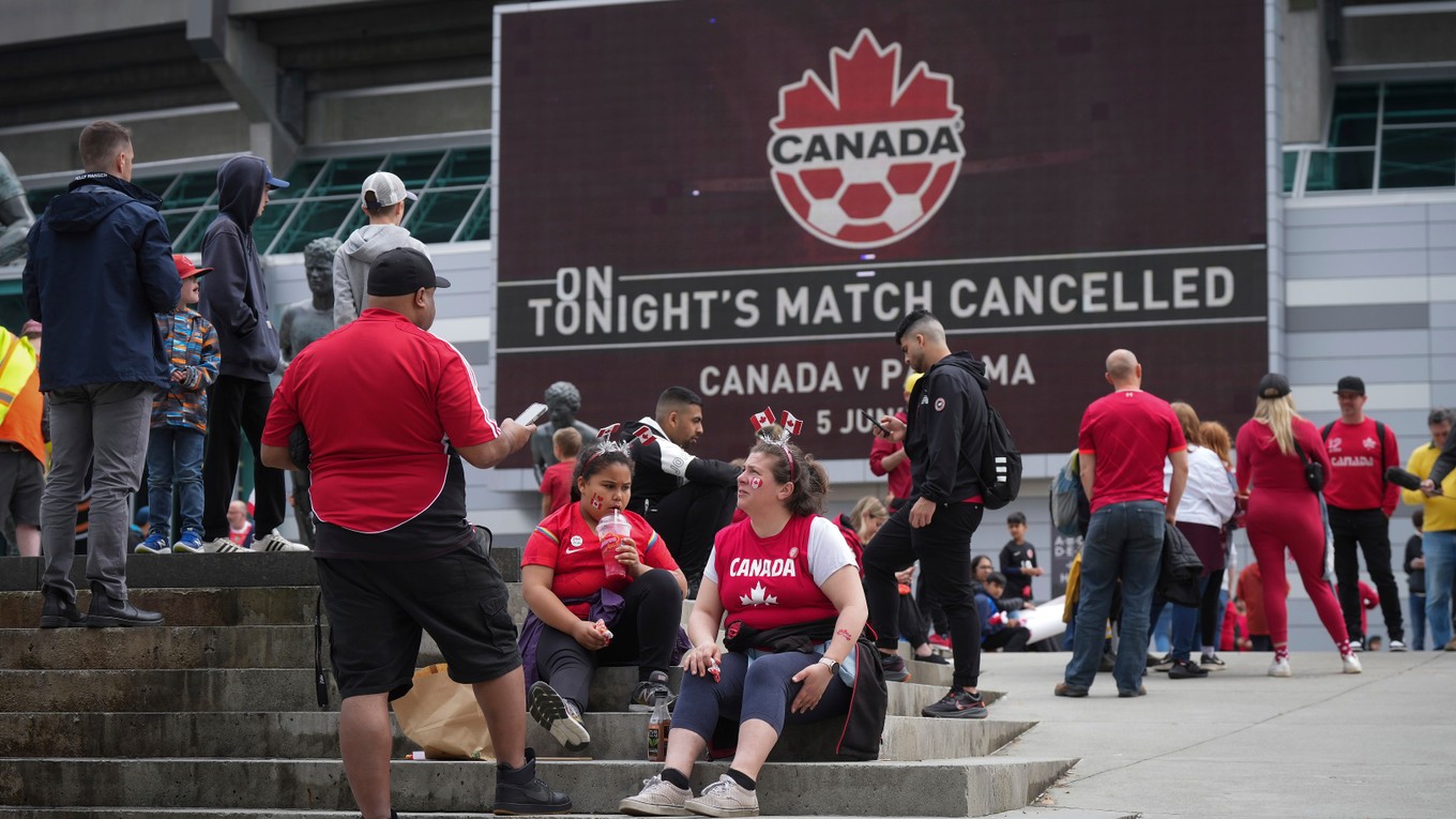 Fanúšikovia ostali sklamaní. Kanadskí hráči pre štrajk odmietli nastúpiť na zápas proti Paname. 