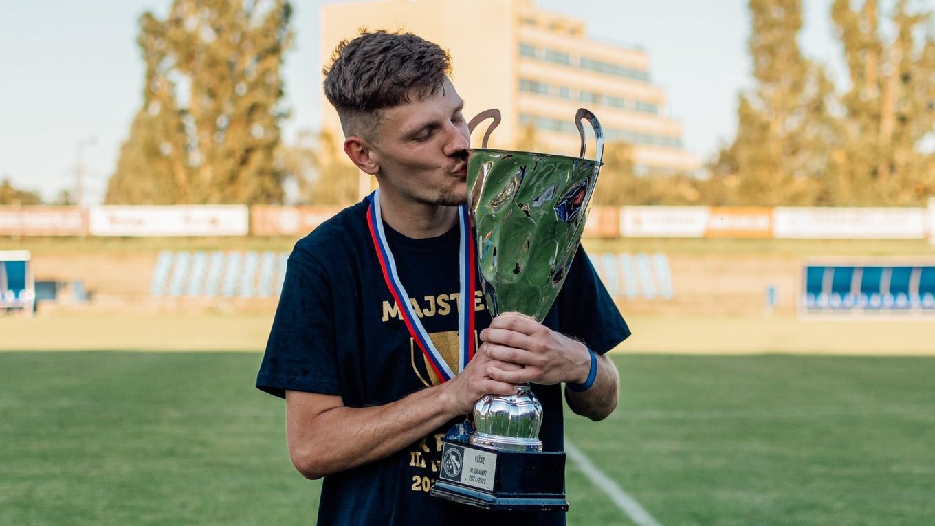 Miroslav Antal s víťaznou trofejou.