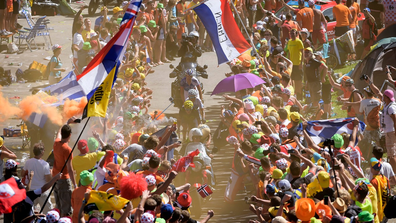 Počas Tour de France zaplavia stúpanie do Alpe d'Huez tisícky  fanúšikov.