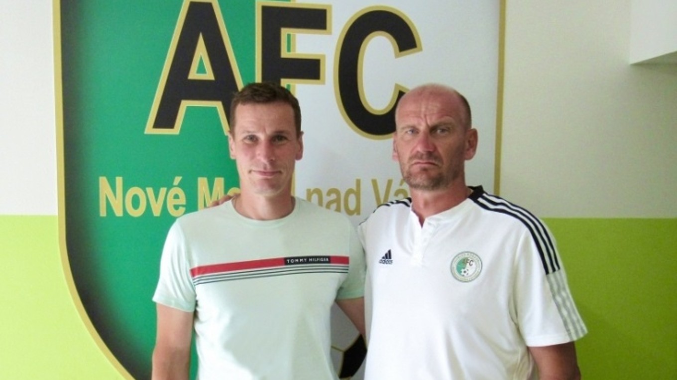 Vpravo Miroslav Karhan, nový tréner AFC Nové Mesto nad Váhom.
