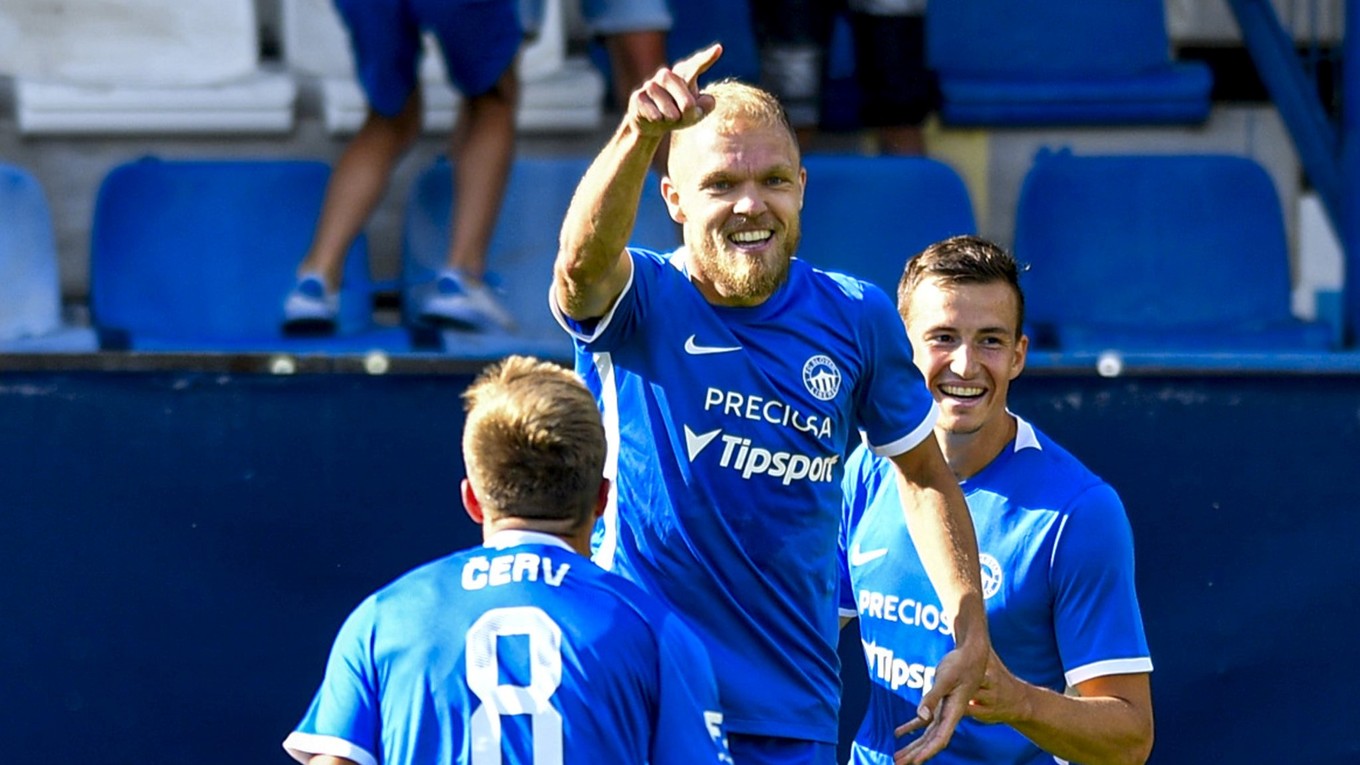 Mick van Buren (v strede) sa teší po strelenom góle v drese FC Slovan Liberec.
