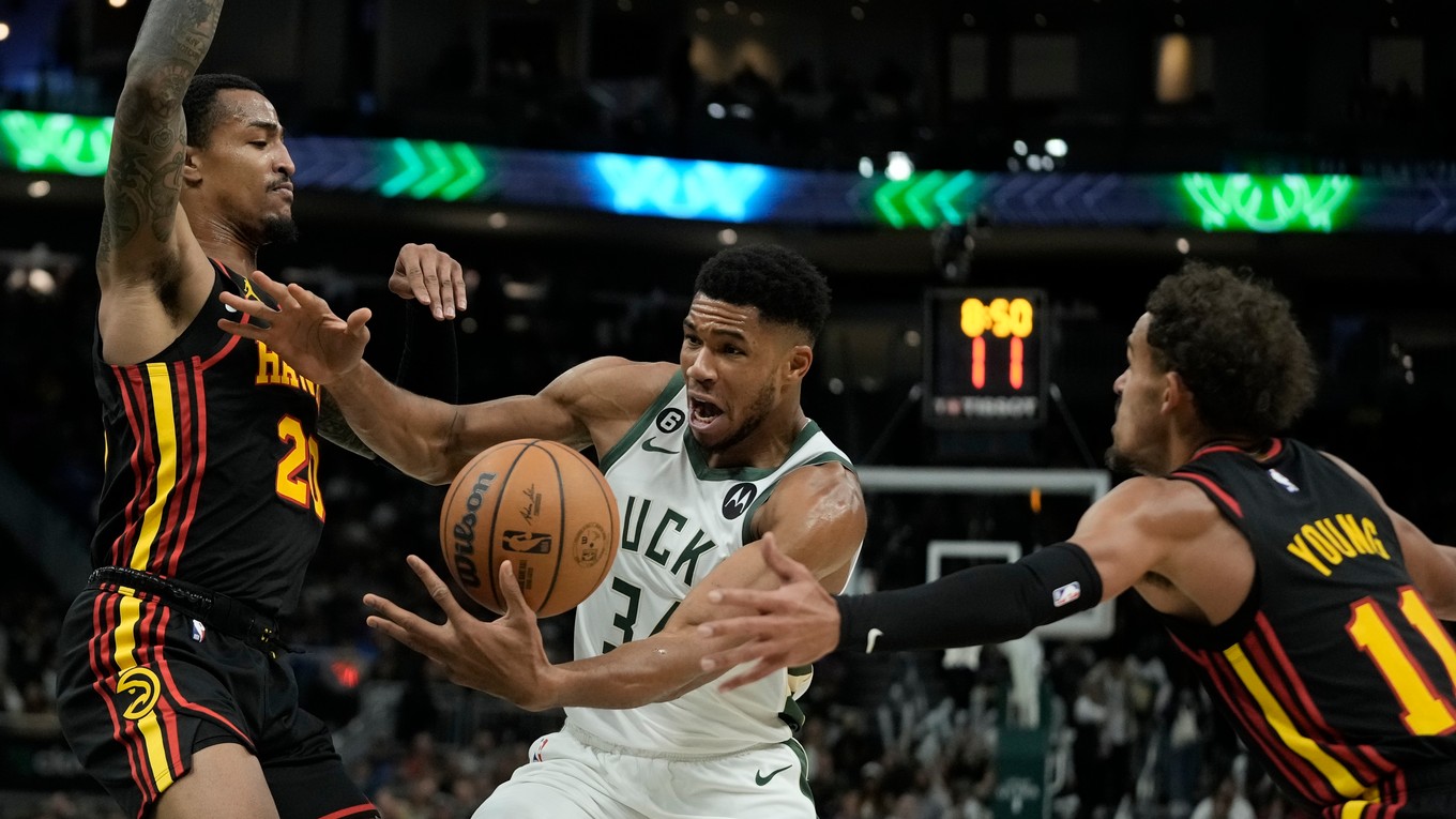 Momentka zo zápasu Milwaukee - Atlanta.