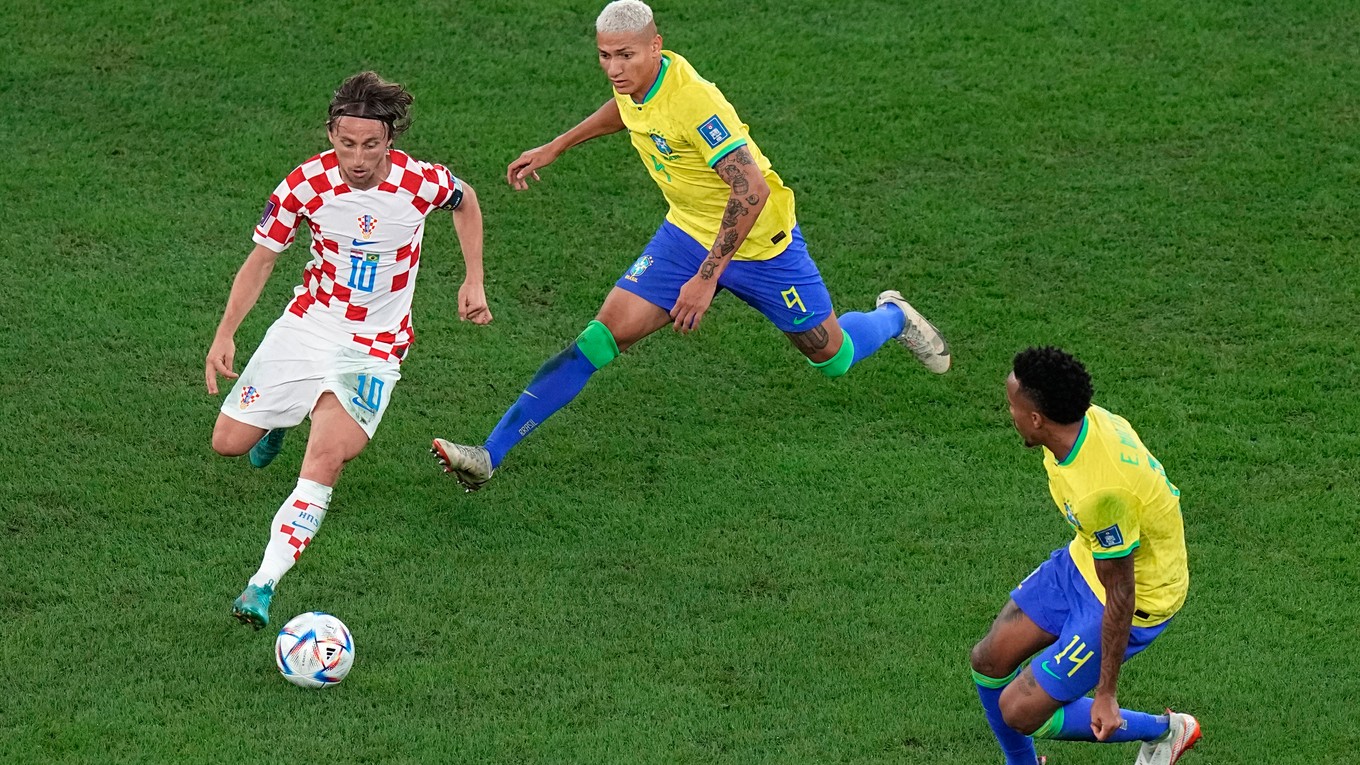 Luka Modrič v zápase s Brazíliou.