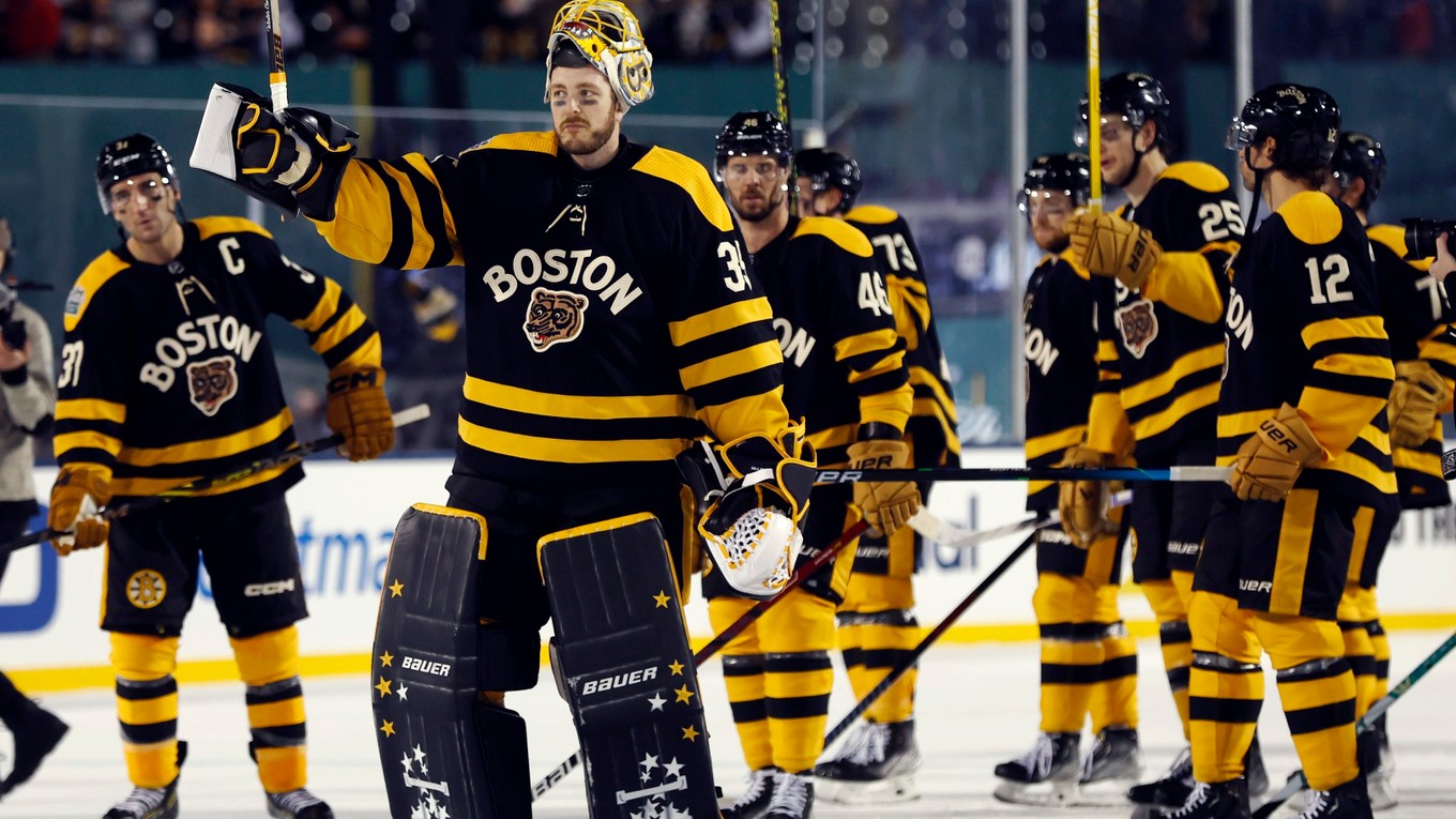 Hokejisti Bostonu Bruins po zápase Winter Classic 2023.