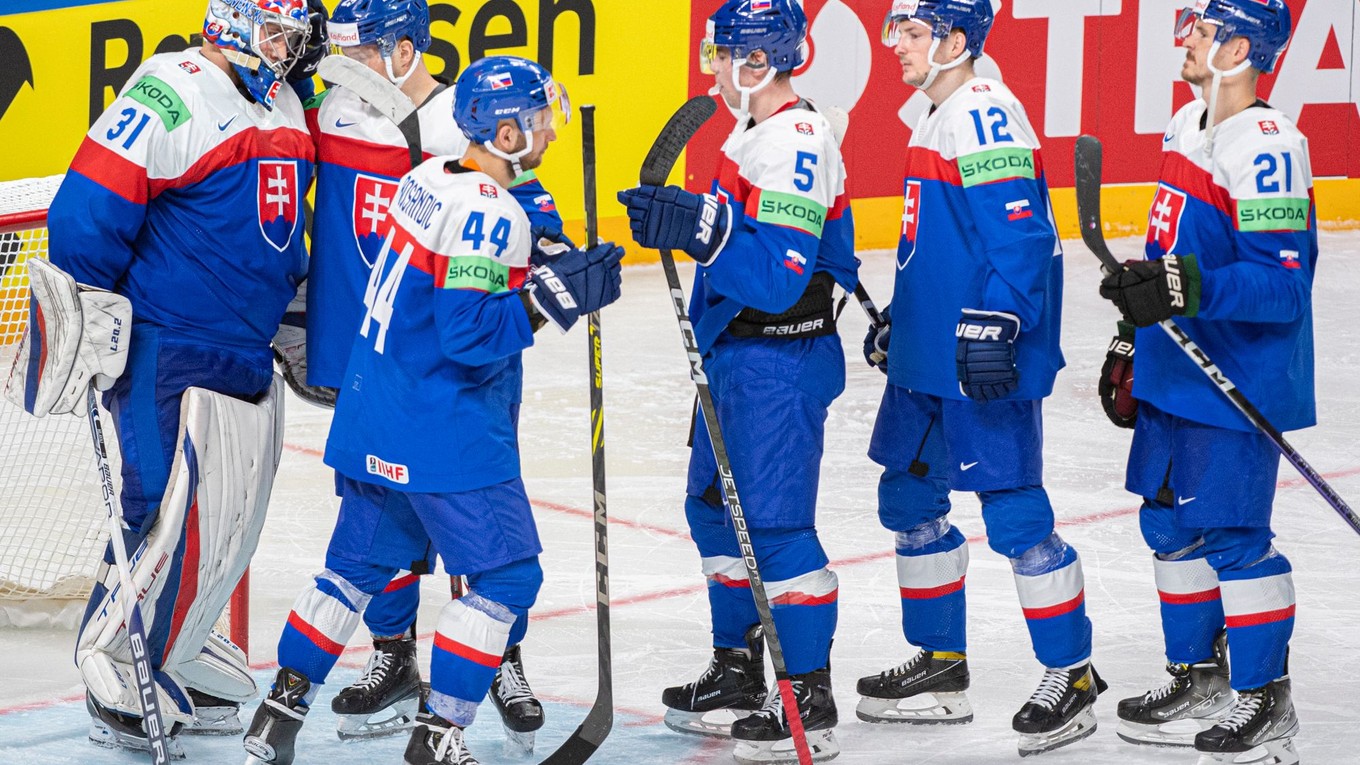 Slovenskí hokejisti po prehre v zápase Slovensko - Kanada na MS v hokeji 2023.