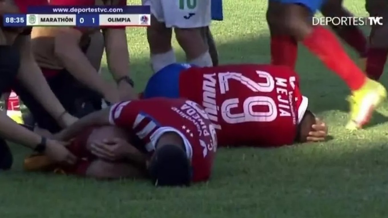 Dvaja hráči zostali zranení.