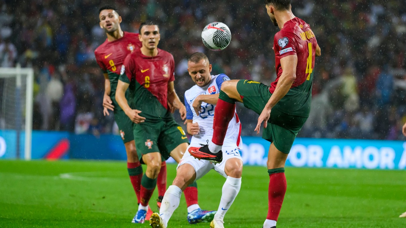Momentka zo zápasu Portugalsko - Slovensko, na fotografii Stanislav Lobotka.