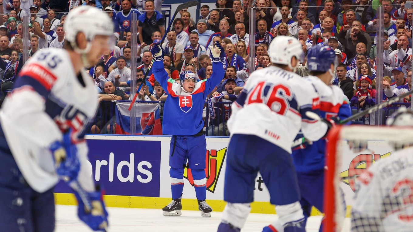 Šimon Nemec oslavuje gól v zápase Slovensko - USA v skupine B na MS v hokeji 2024.
