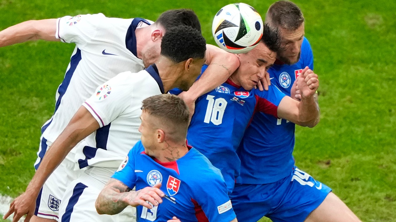 Declan Rice,  Jude Bellingham,  Dávid Strelec, Juraj Kucka a Milan Škriniar v zápase Slovensko - Anglicko na EURO 2024.