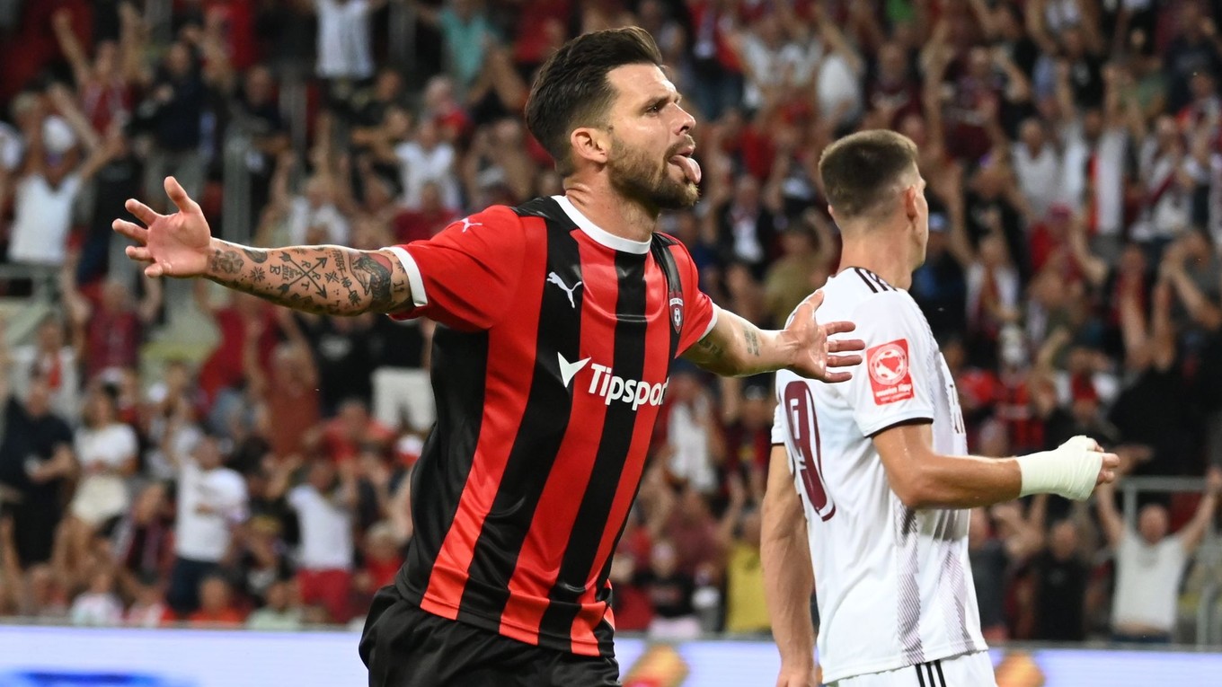 Futbalista Spartaka Trnava Michal Ďuriš sa teší z gólu.