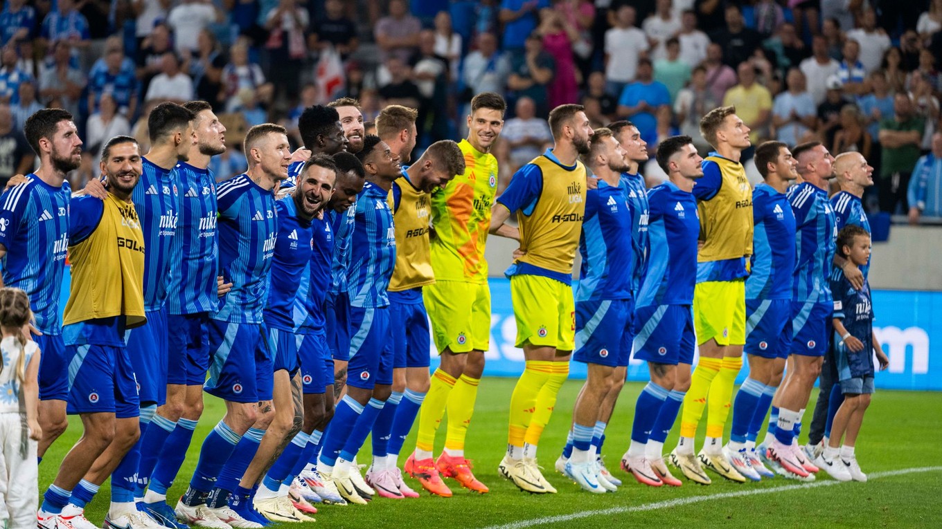 Futbalisti ŠK Slovan Bratislava sa tešia po víťazstve nad APOEL Nikózia v 1. zápase 3. predkola Ligy majstrov.