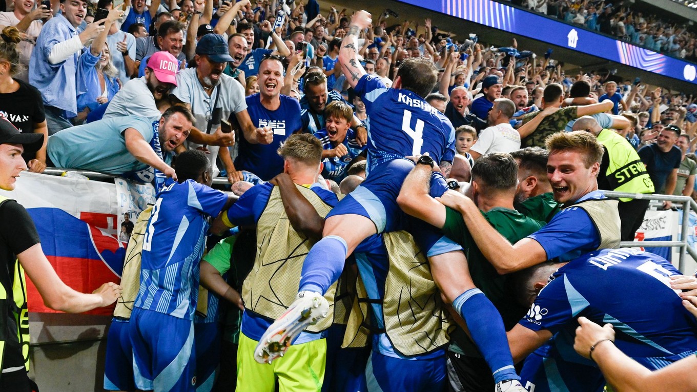 Futbalisti ŠK Slovan Bratislava sa tešia po postupe do hlavnej fázy Ligy majstrov.