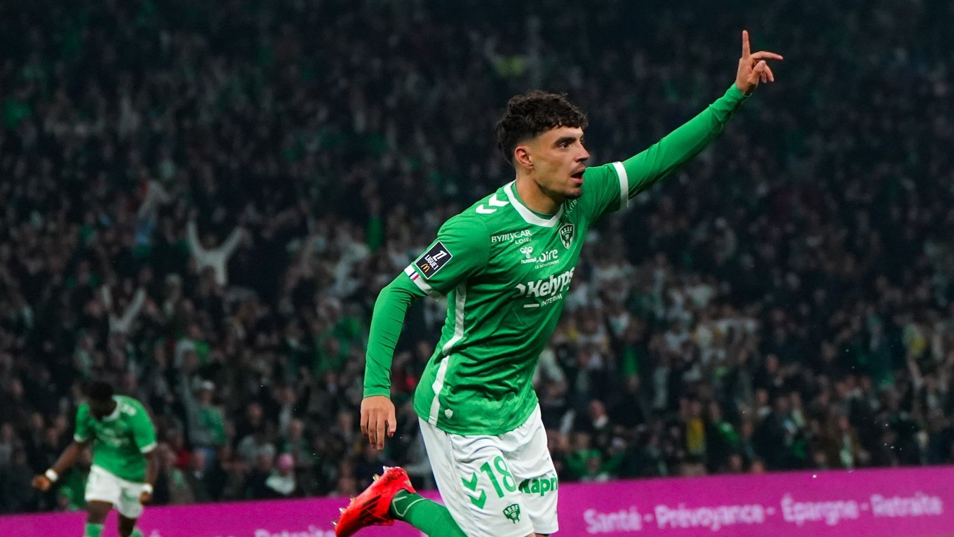 Mathieu Cafaro sa teší po strelenom góle v zápase AS Saint-Étienne - Lille OSC v 5. kole Ligue 1.