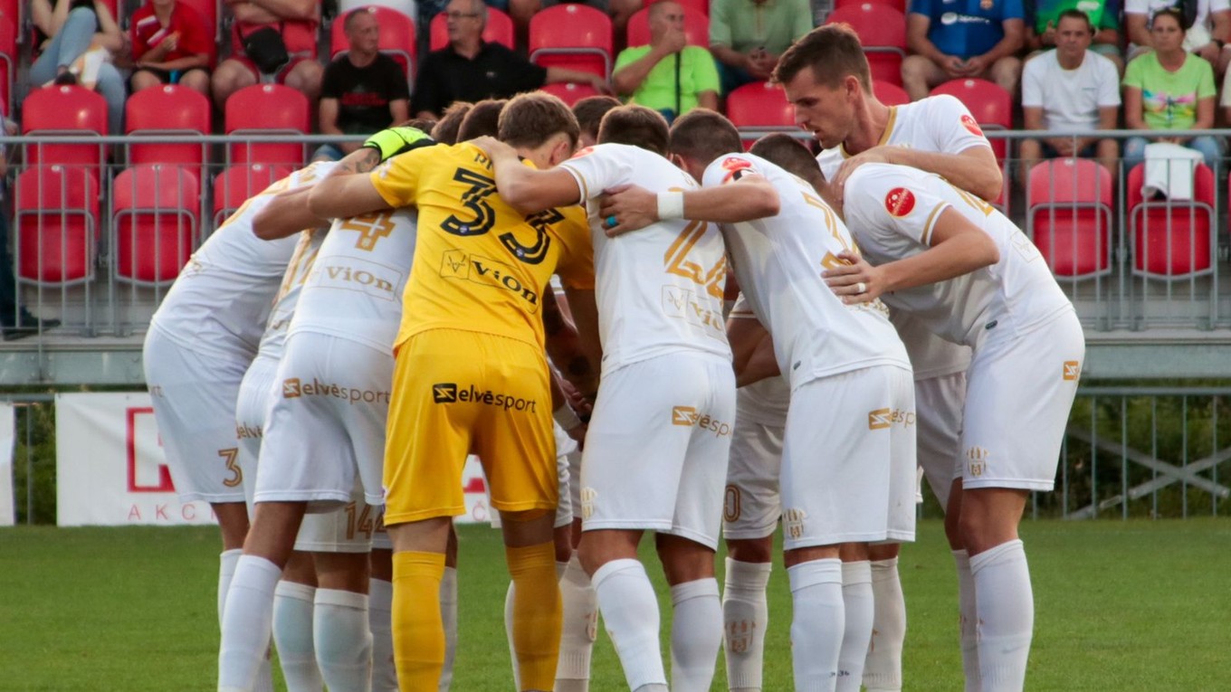 Futbalisti FC ViOn Zlaté Moravce.