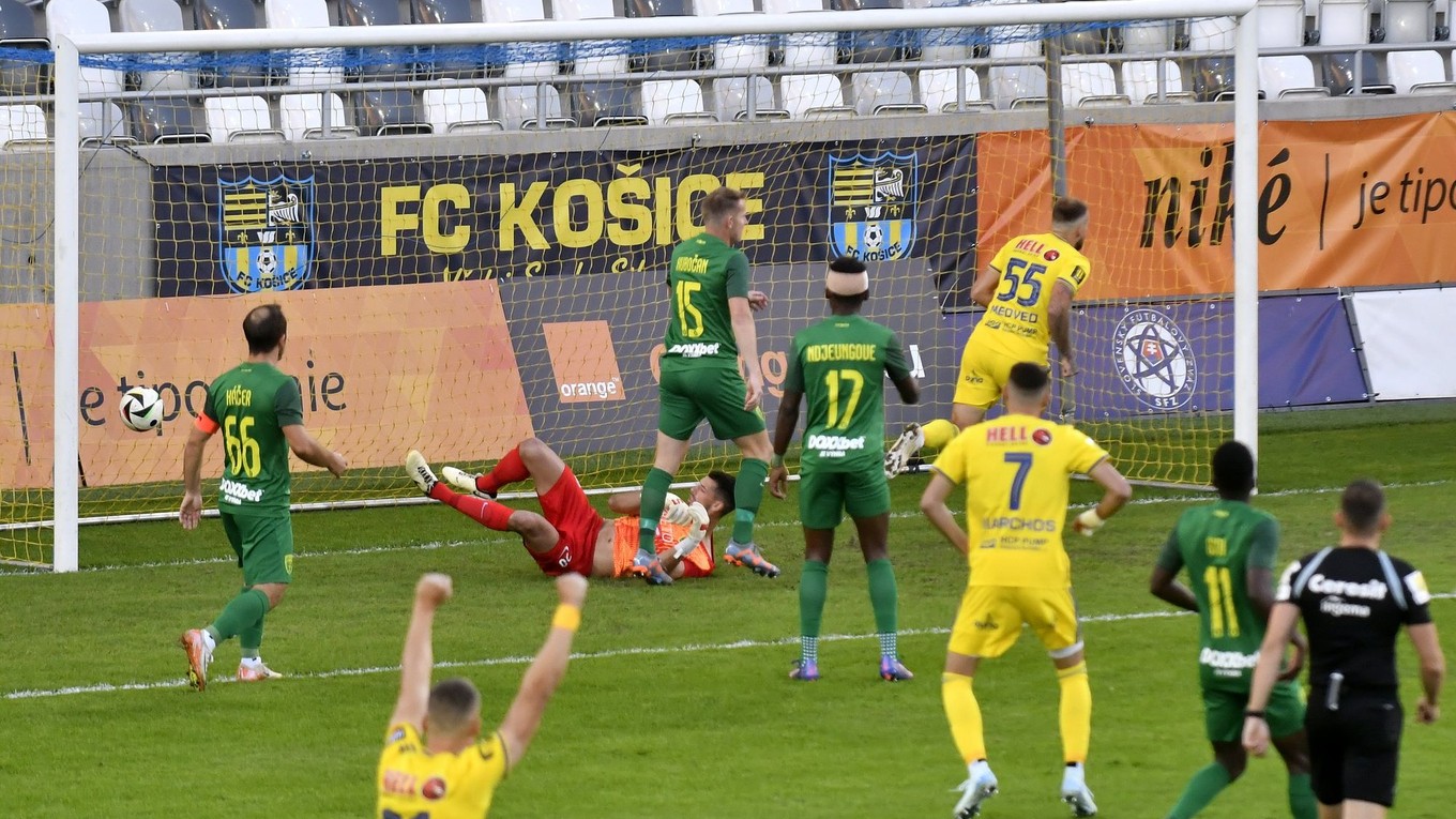 Žan Medved strieľa prvý gól v zápase FC Košice - MŠK Žilina v 8. kole Niké ligy.