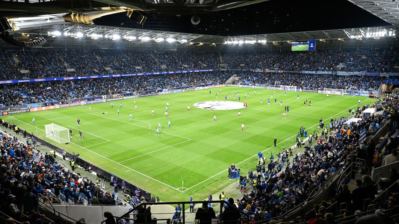 Zaplnený štadión ŠK Slovan Bratislava pred zápasom Slovan Bratislava - Manchester City v 2. kole ligovej fázy Ligy majstrov.