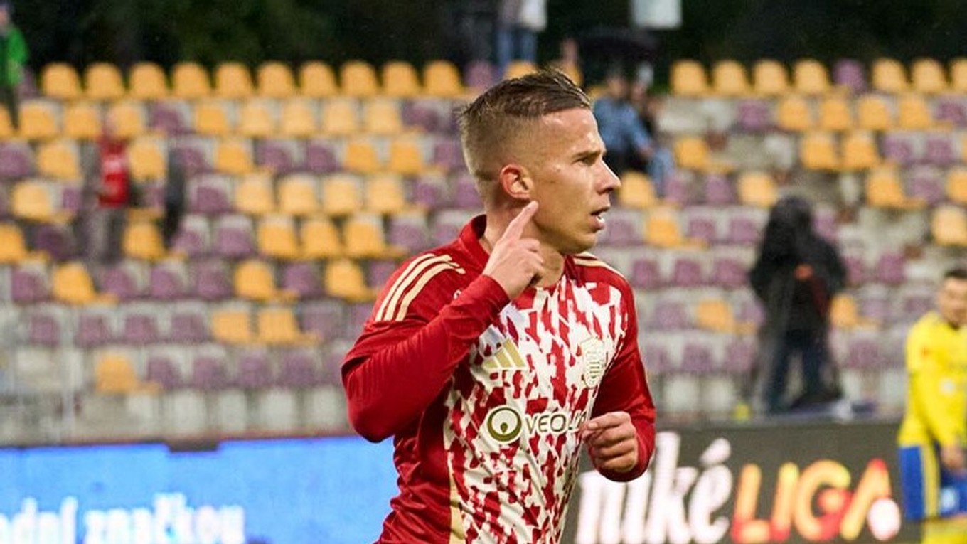 Martin Rymarenko sa teší po strelenom góle v zápase MFK Dukla Banská Bystrica - MFK Zemplín Michalovce v 10. kole Niké ligy.