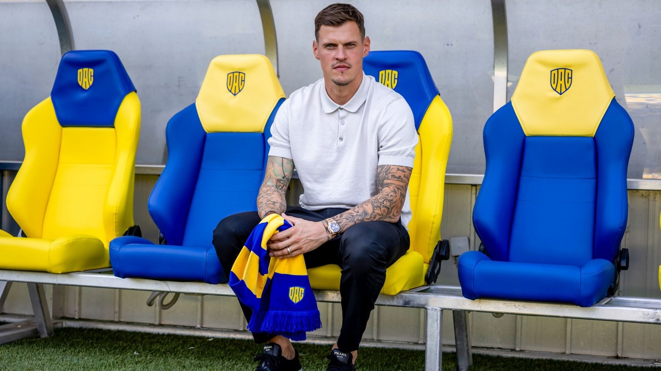 Martin Škrtel na lavičke v MOL Aréne.