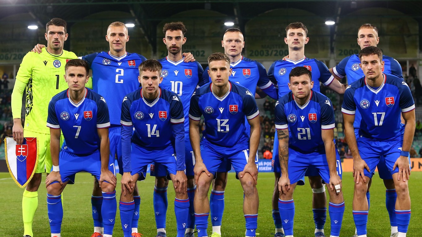 Na snímke základná zostava slovenskej futbalovej reprezentácie do 21 rokov pred prípravným zápasom medzi Slovenskom a Holandskom.