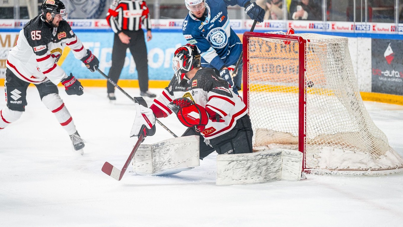 Martin Bučko (vľavo) v zápase Tipos extraligy Banská Bystrica - Nitra.