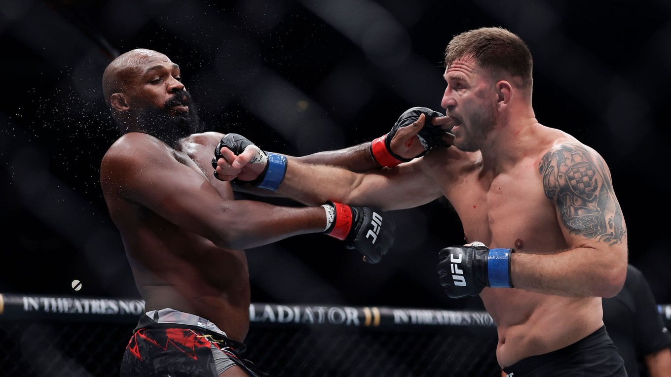 Stipe Miocic a Jon Jones v zápase na UFC 309.