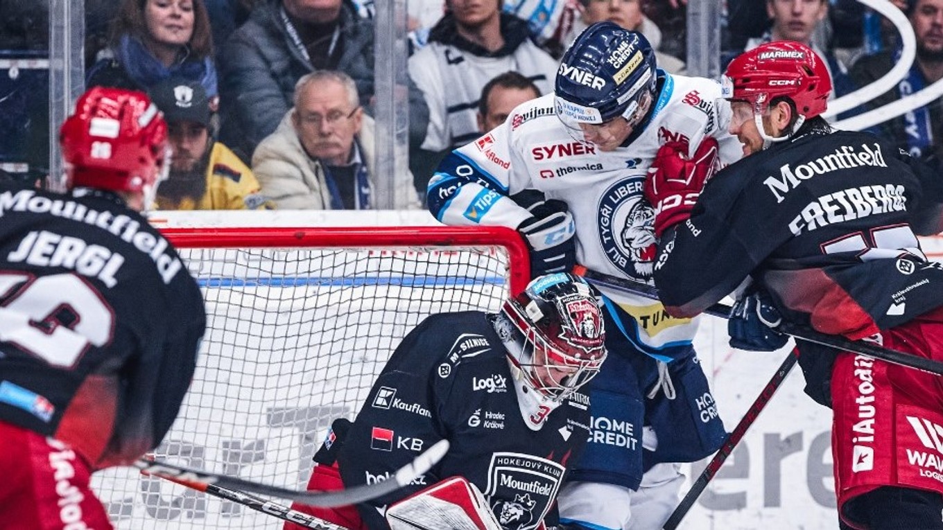 Momentka zo zápasu Bílí Tygři Liberec - Mountfield HK v českej extralige.